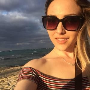 Meet your Posher, Alexis